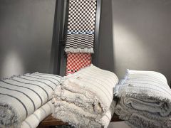 ELYAF DOLGULU MÜSLİN YATAK ÖRTÜSÜ ÇİFT KİŞİLİK  AÇIK GRİ