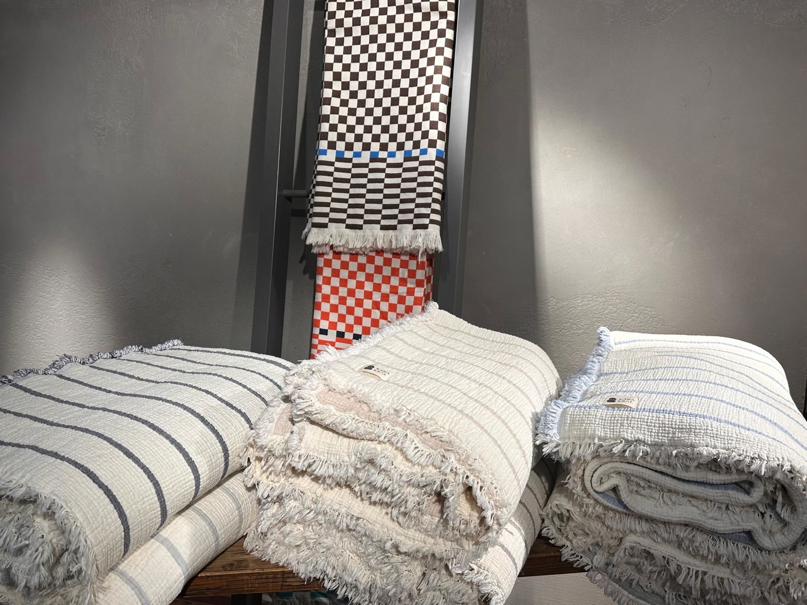 ELYAF DOLGULU MÜSLİN YATAK ÖRTÜSÜ ÇİFT KİŞİLİK  KREM