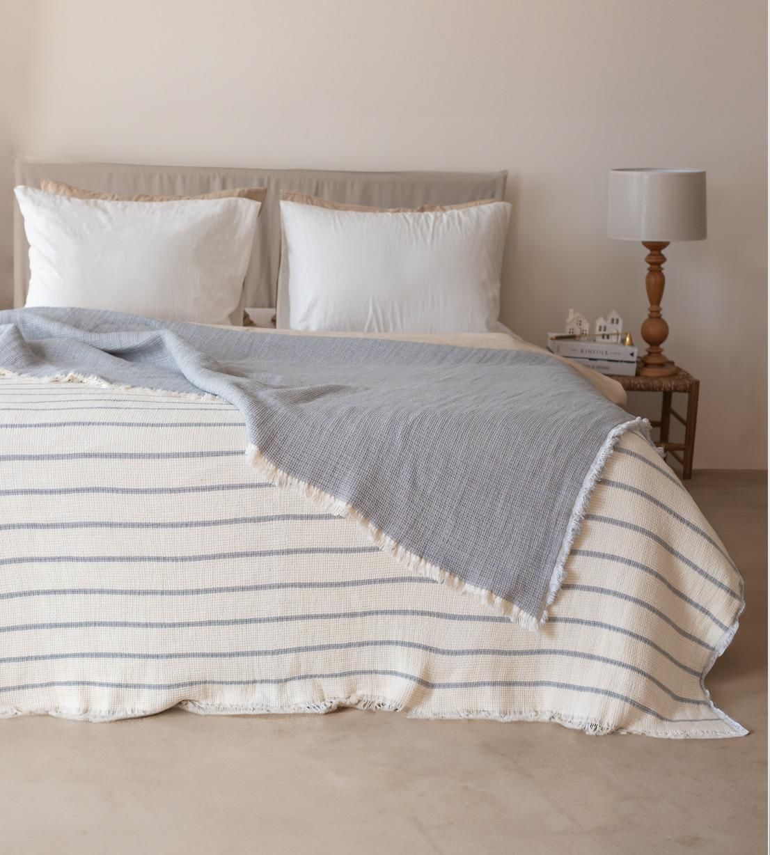 ELYAF DOLGULU MÜSLİN YATAK ÖRTÜSÜ  TEK KİŞİLİK AÇIK GRİ