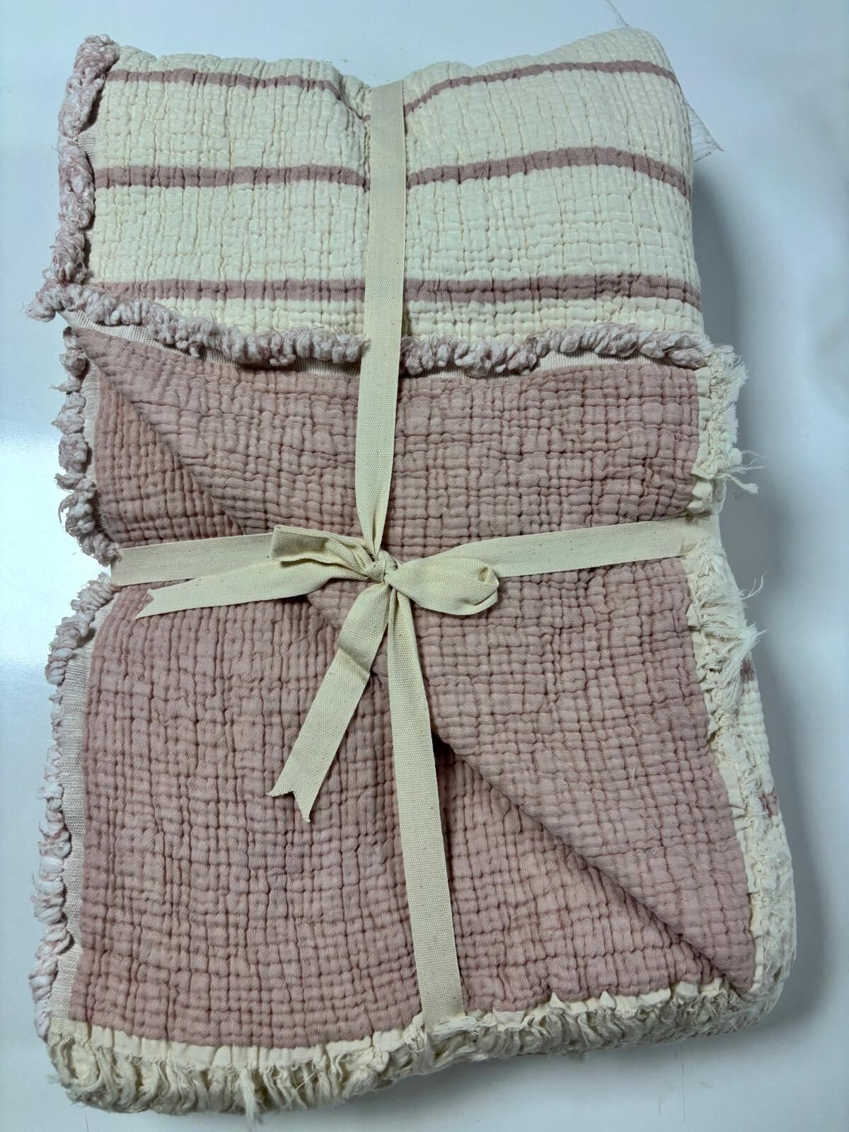 ELYAF DOLGULU MÜSLİN YATAK ÖRTÜSÜ  TEK KİŞİLİK PEMBE